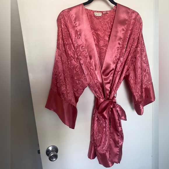 Gorgeous Vintage Victoria’s Secret Robe. Pink. One size. - Picture 1 of 6